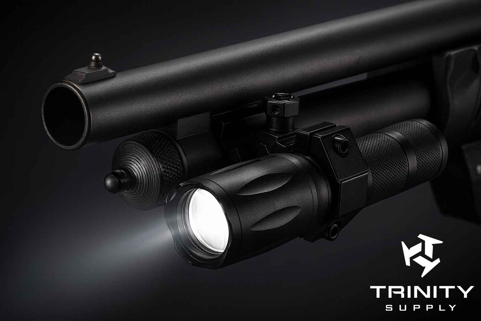 1000 Lumen flashlight with mount compatible with Mossberg 590A1 12-Gau